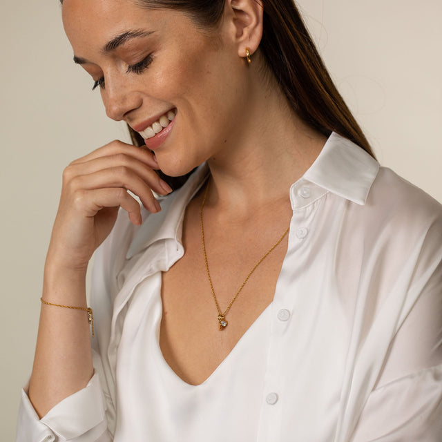 Feines PURELEI Brave Armband aus 18K Gold-Edelstahl, zart am Handgelenk, elegant und vielseitig kombinierbar.