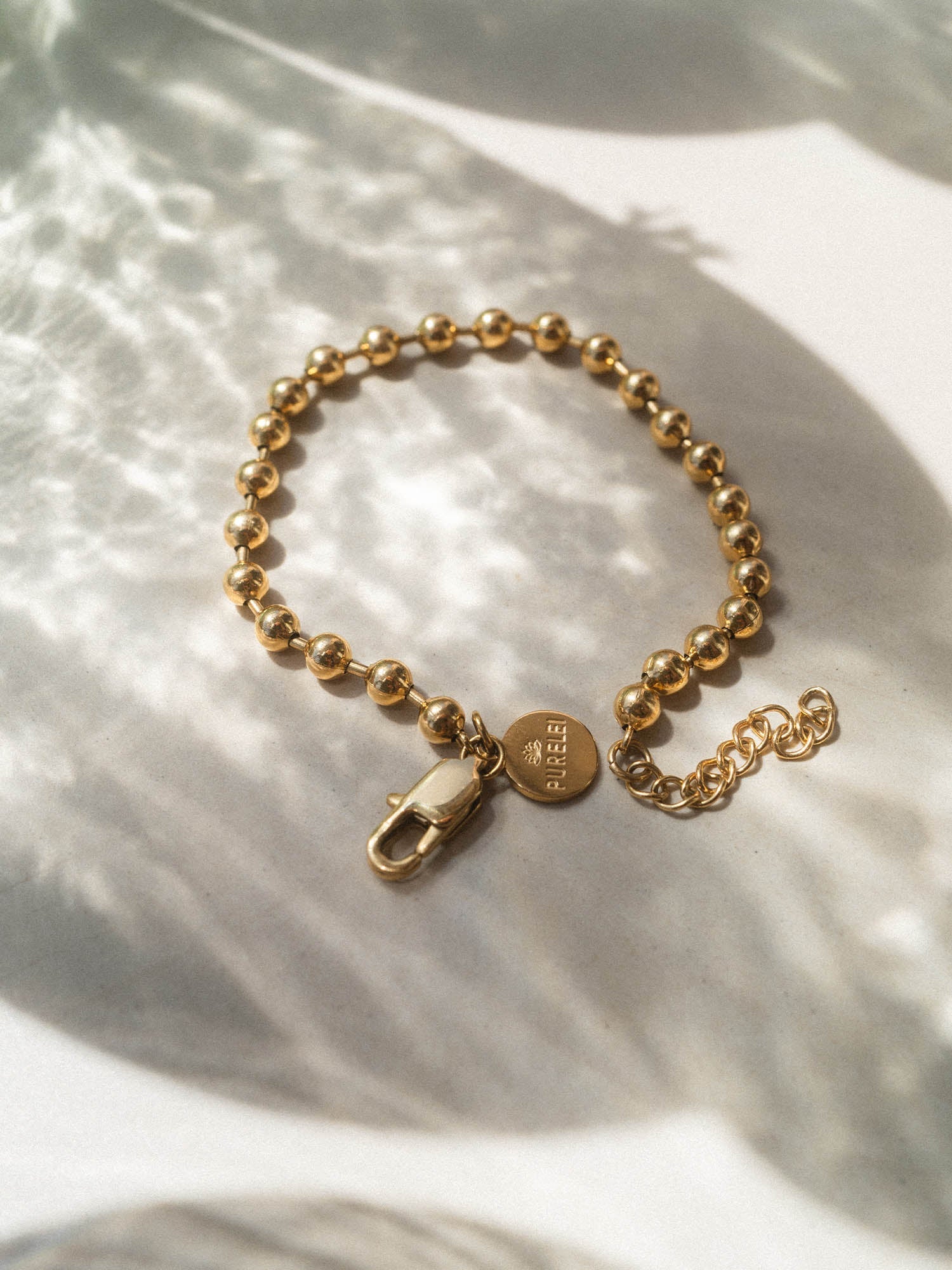 Silbernes Armband mit Kugeldesign von PURELEI, elegant und zeitlos.