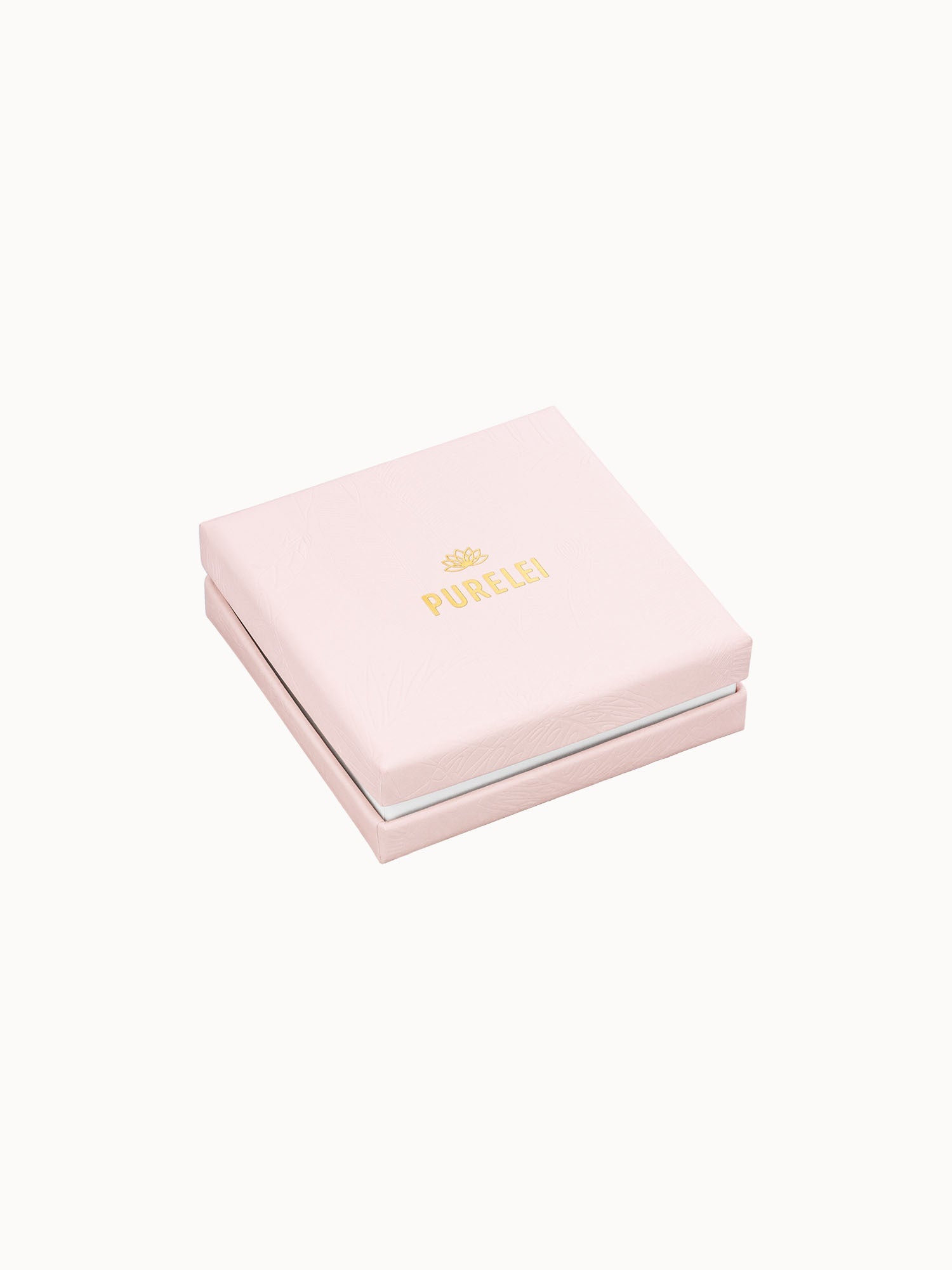 PURELEI Geschenkbox in zartem Rosa mit goldfarbenem Logo, ideal für die Präsentation der Linen Ohrringe elegant.