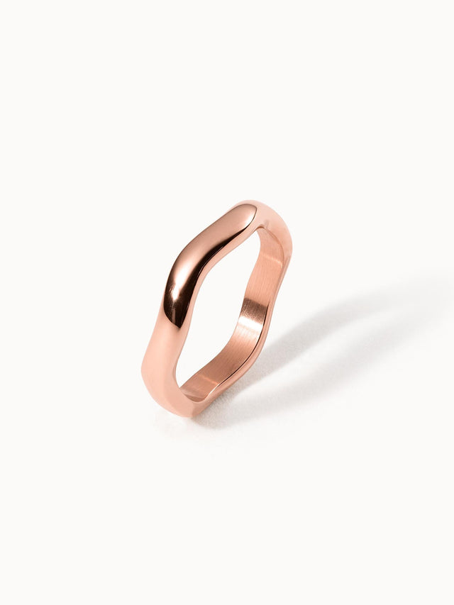 PURELEI Nakuna Ring in 18K Roségold mit natürlicher, geschwungener Form – elegant und minimalistischer Schmuck.