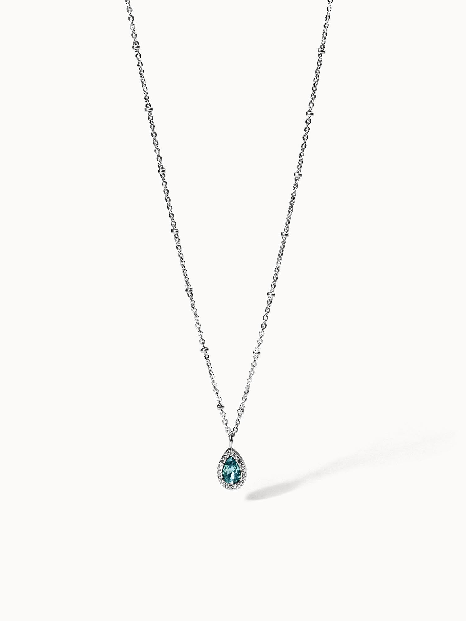 Bellezza Kette von PURELEI mit blauem Tropfen-Schmuckstein, Edelstahl, edel und feminin, klare Ästhetik, nickelfrei.