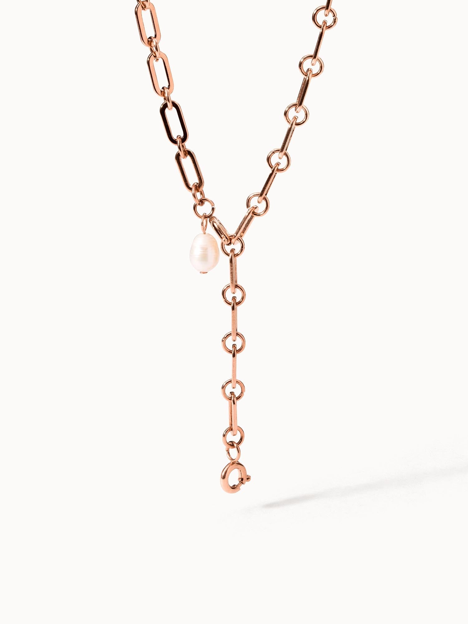 Roségoldene Kette mit Muschel-Anhänger, elegant und feminin, von PURELEI.