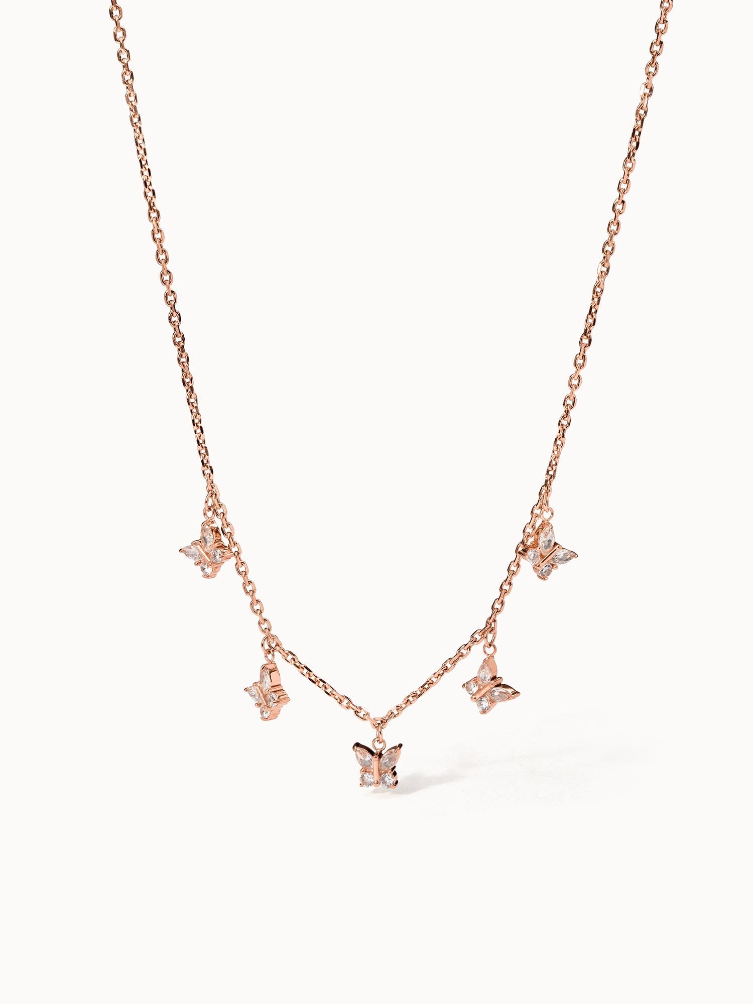 Roségoldene Kette mit Schmetterlingen, funkelnd und elegant, von PURELEI.