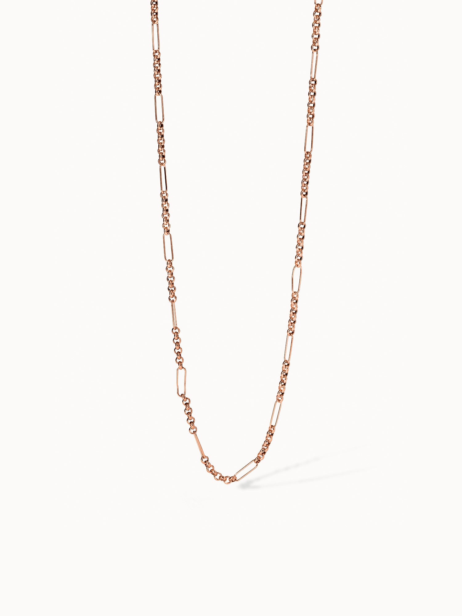 Roségoldene Kette mit ovalen und runden Gliedern von PURELEI, elegant und modern.
