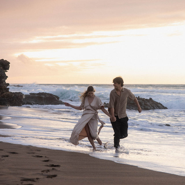 Big Love Haarklammer von PURELEI aus goldener Zinklegierung in Herzform, elegant und feminin, inspiriert von Island-Spirit.