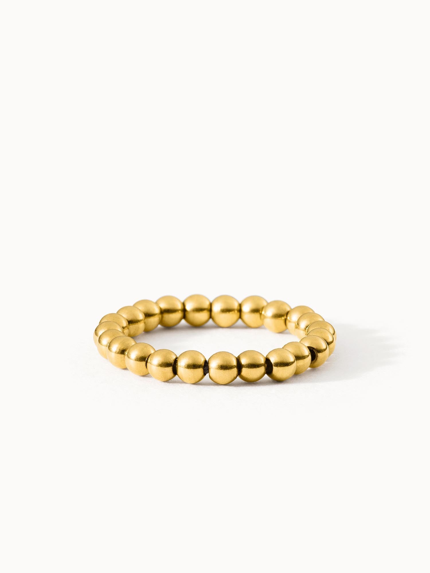 Goldenes Bead-Ring von PURELEI, elegant und modern, mit mattem Finish.
