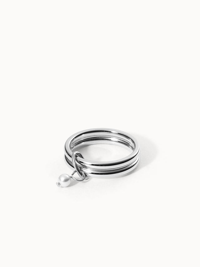 Silberner Ring mit Perle und geschwungenem Design von PURELEI, elegant und modern.