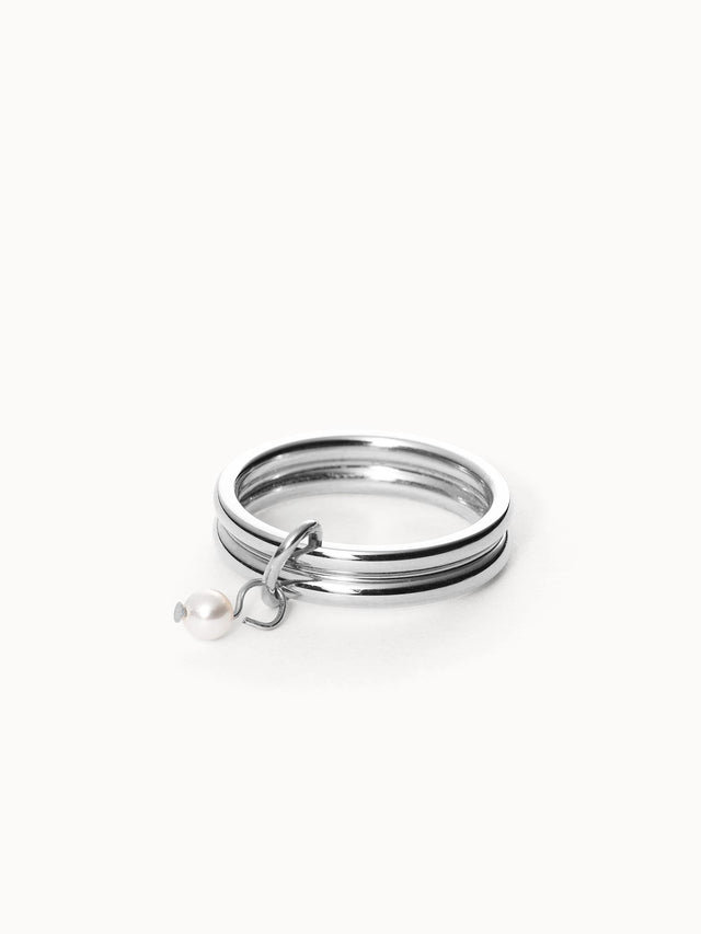 Silberner Ring mit Perle, elegant und modern, von PURELEI.
