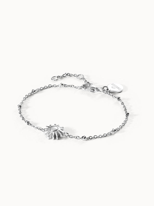 Silbernes Armband mit Sonnenmotiv, elegant und modern, von PURELEI.