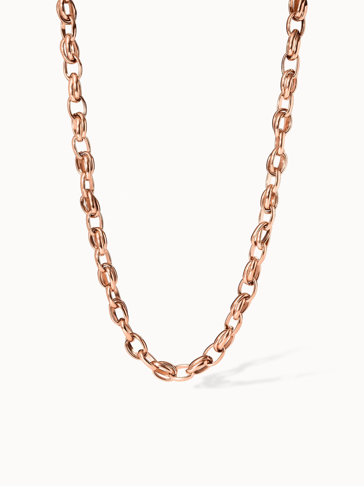 Roségoldene Kette mit ovalen Gliedern von PURELEI, elegant und modern.