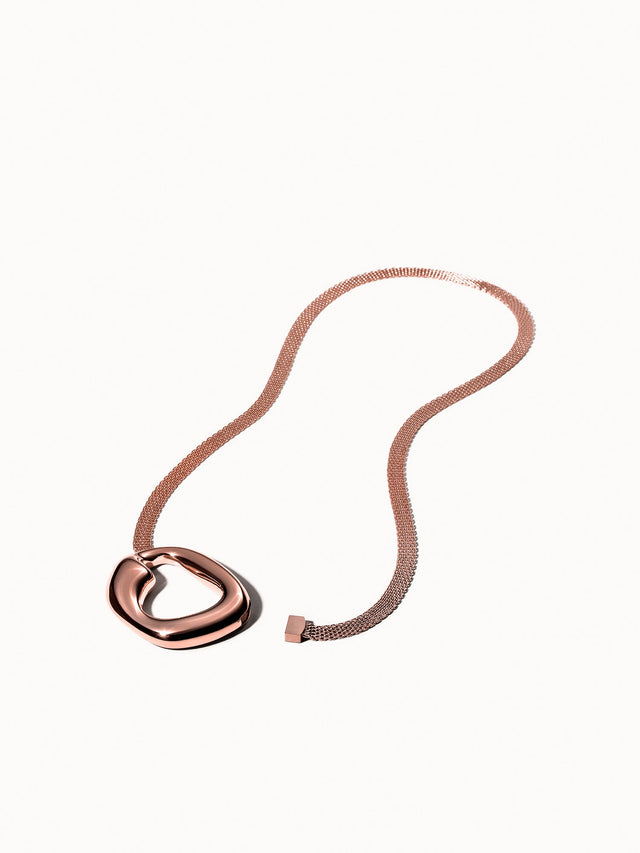 Roségoldene Kette mit herzförmigem Anhänger von PURELEI, elegant und modern.