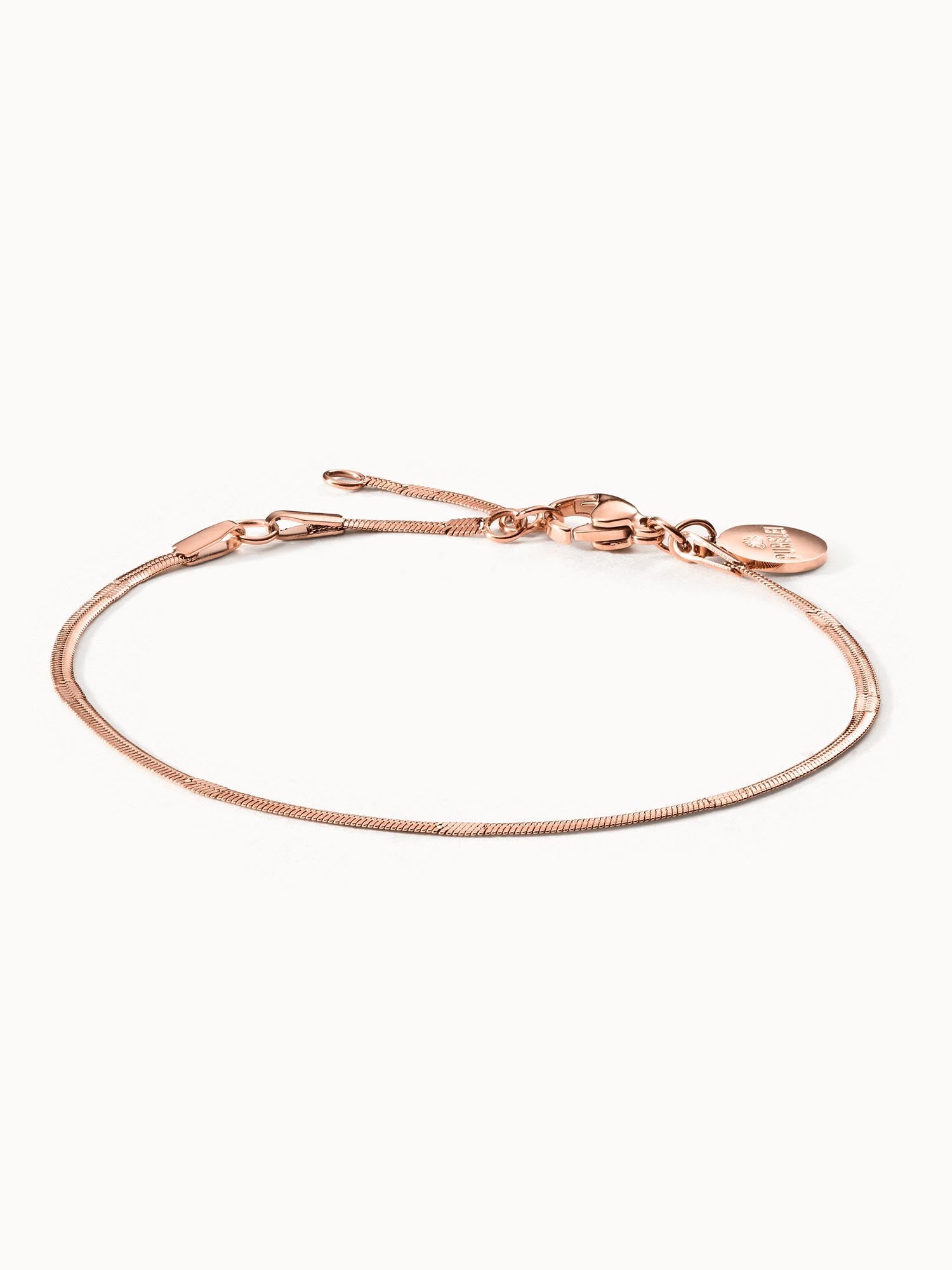 PURELEI Kanani Fusskettchen in roségold, feines Edelstahlband mit edlem Charm, strahlt elegante Island-Leichtigkeit aus.