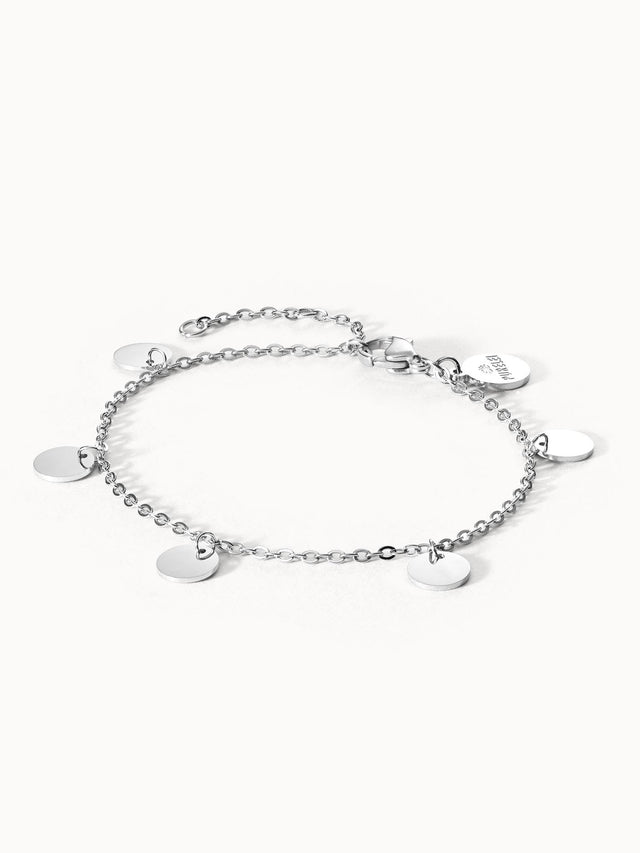 PURELEI Kalea Fusskettchen aus nickelfreiem Silber mit fünf runden Anhängern, elegant und zeitlos.