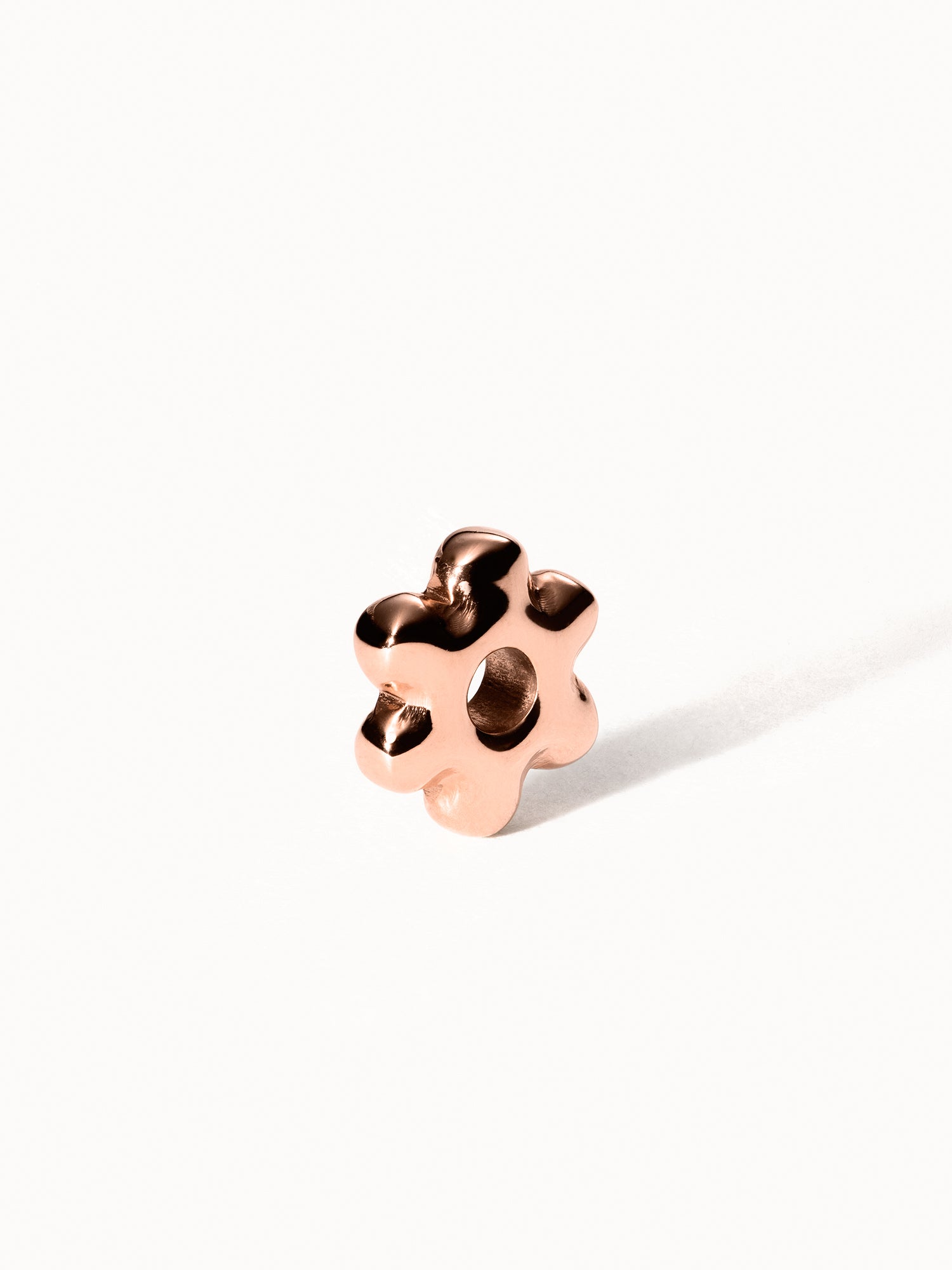 Roségoldener Lei Blumen Bubble Charm aus Edelstahl, verspielt, glänzend, pure Lebensfreude von PURELEI.