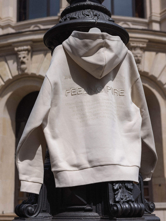 Feeling Pure Hoodie Beige aus Baumwolle-Polyester-Mix mit Stickerei, lässig overzised, pure Eleganz von PURELEI.