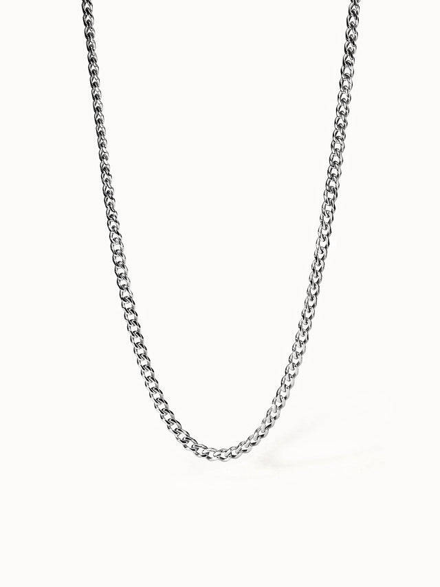 Silberne Kette mit glänzendem Design, elegant und modern, von PURELEI.