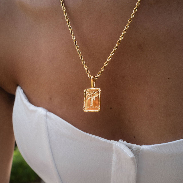 Silberne Kette mit Palmen-Anhänger, elegant und feminin, von PURELEI.