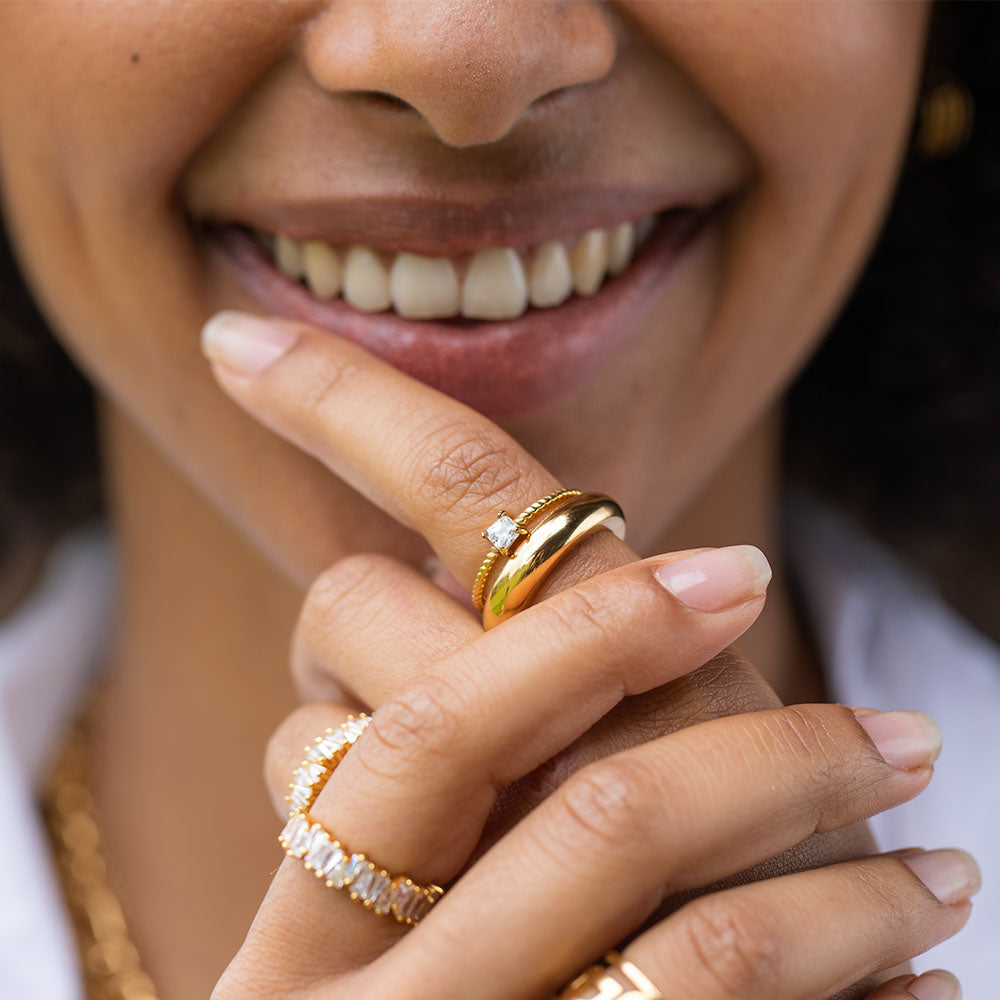 Precious Fine Ring von PURELEI aus 18K vergoldetem Edelstahl mit weißem Zirkonia – elegant und feminin getragen.