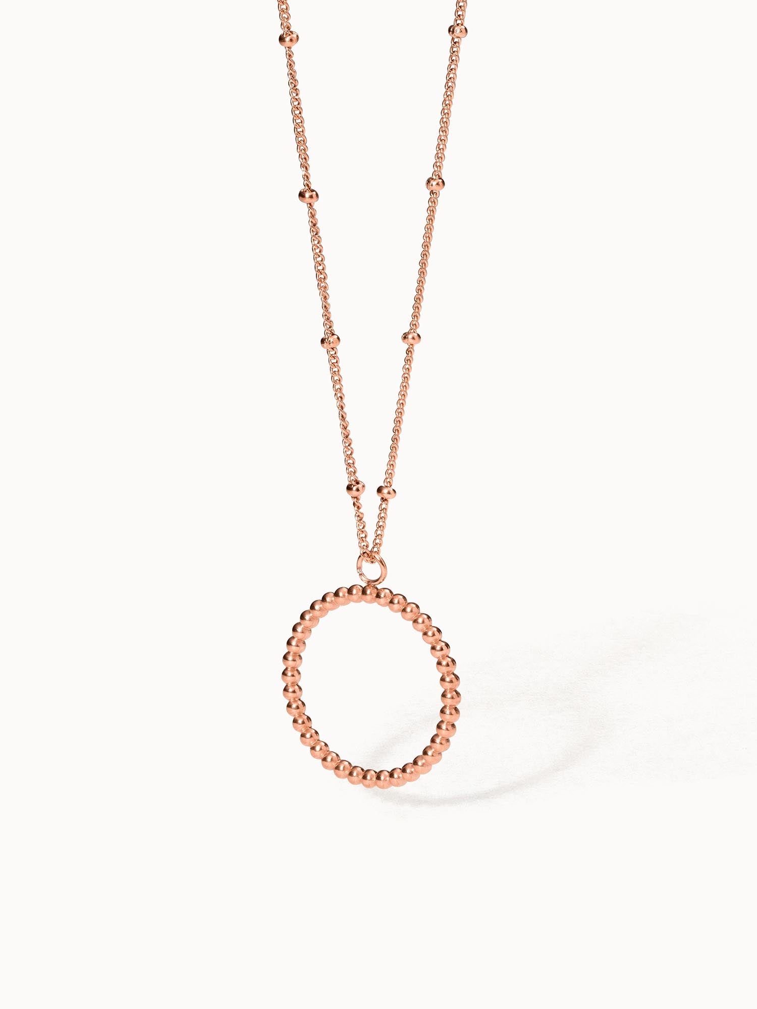 Roségoldene PURELEI Karma Kette mit filigranem Kreisanhänger, fein gearbeitete Details für feminine Eleganz.