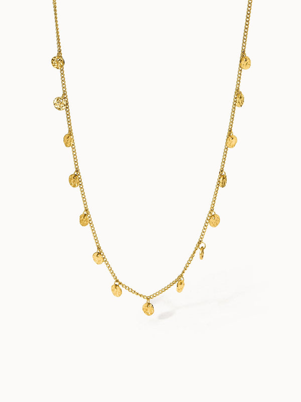 Malihini Kette von PURELEI in Gold mit kleinen geprägten Coins, zart und elegant für Layering-Styles.