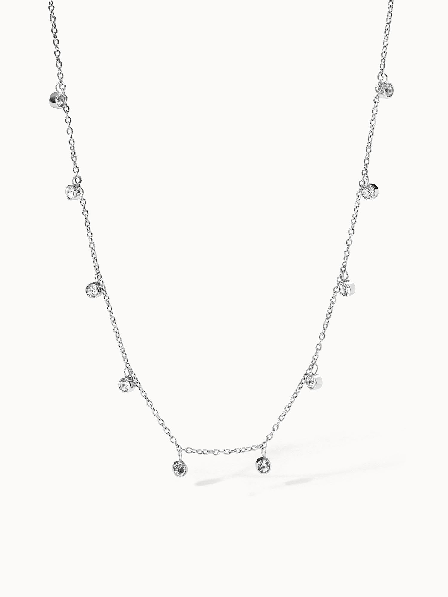 Feingliedrige PURELEI Nani Kette aus silberfarbenem Edelstahl mit weißen Zirkonia, elegant und zeitlos.