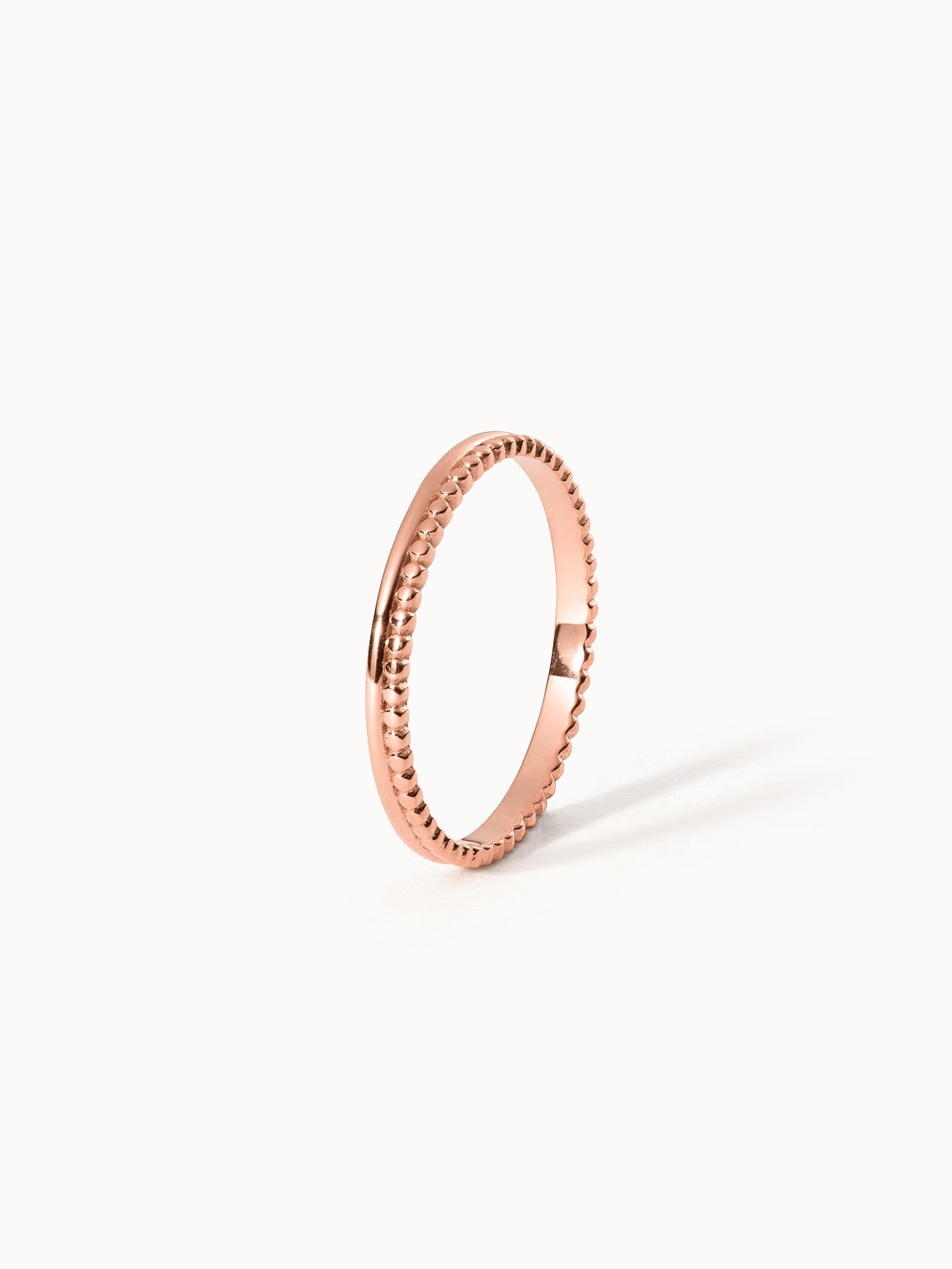 PURELEI Malihini Coin Ring in 18K Roségold mit orientalischem Design, edel und feminin, auf weißem Hintergrund.