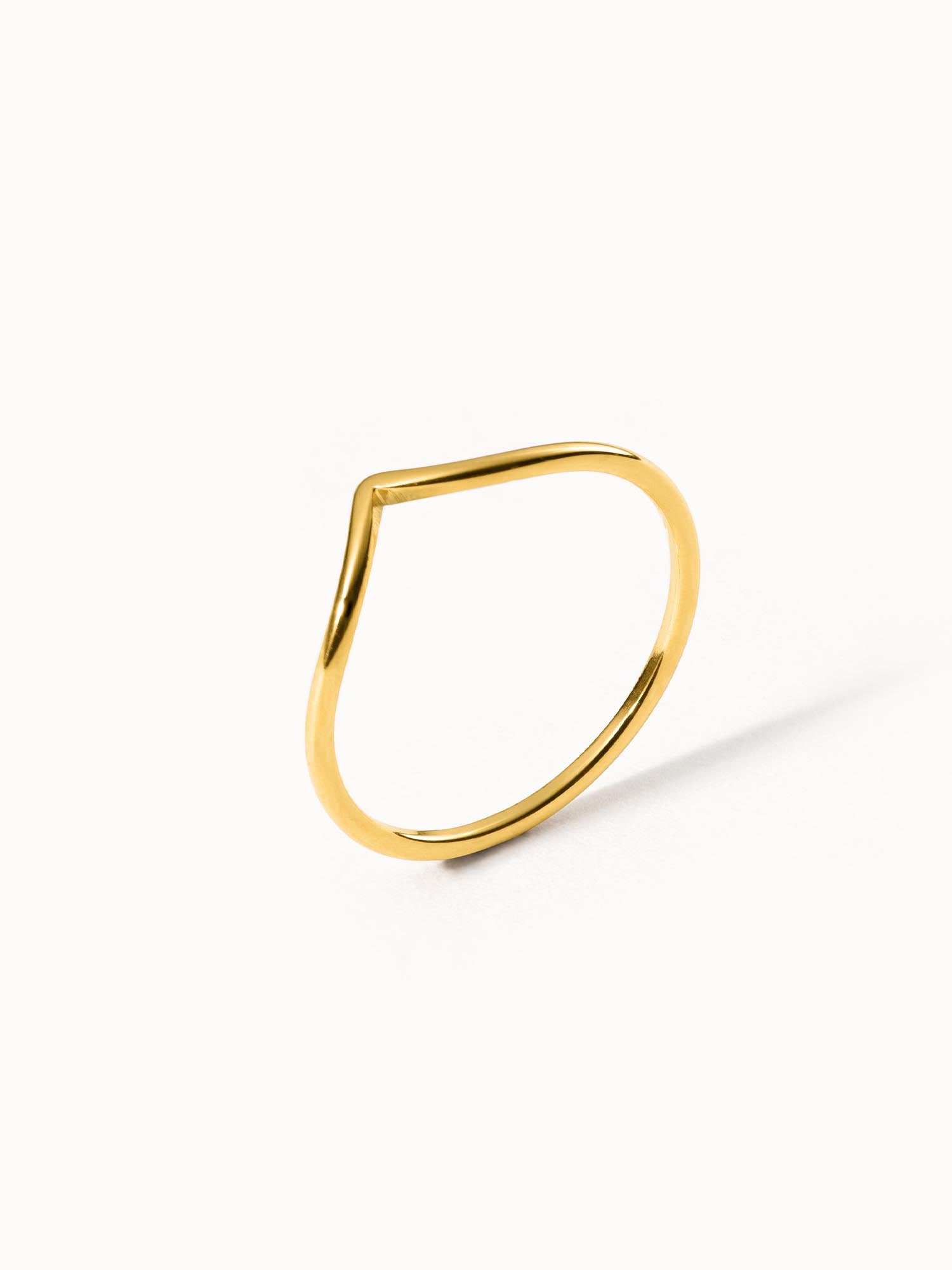 Filigraner Malihini Ring von PURELEI aus 18K vergoldetem Edelstahl mit V-Form, elegant und kombinierbar.