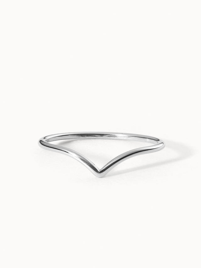 Filigraner Malihini Ring in Silber mit V-förmigem Design, minimalistisch und elegant, PURELEI Island-Spirit.