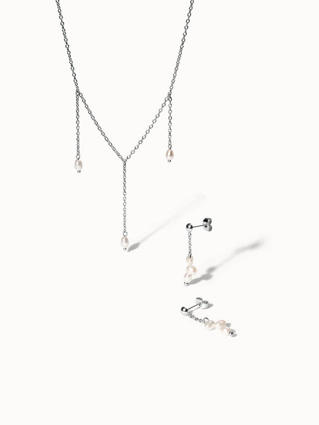 PURELEI Mahina Club Purely Halskette und Ohrringe aus nickelfreiem Silber mit natürlichen Süßwasserperlen, elegant und zeitlos.