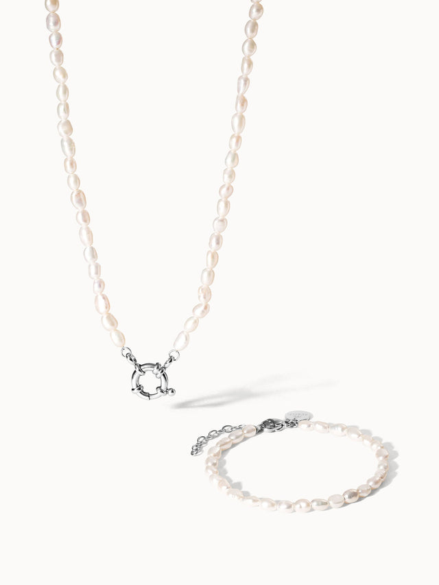 Perlenkette und -armband in zartem Rosé mit silbernem Verschluss von PURELEI.