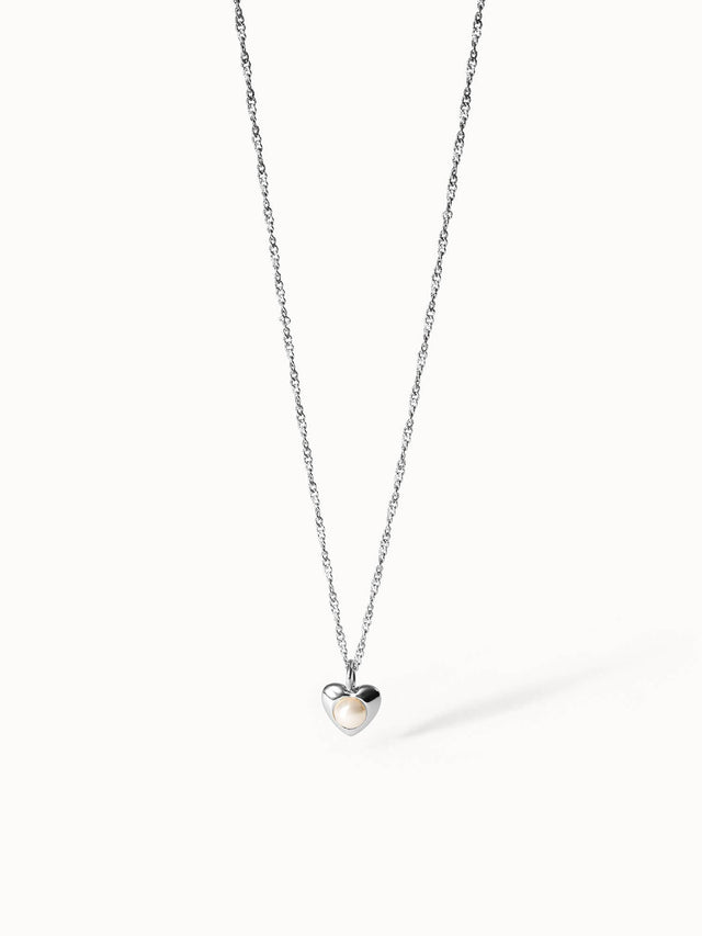 Silberne Kette mit herzförmigem Anhänger und Perle, elegant und feminin – PURELEI.