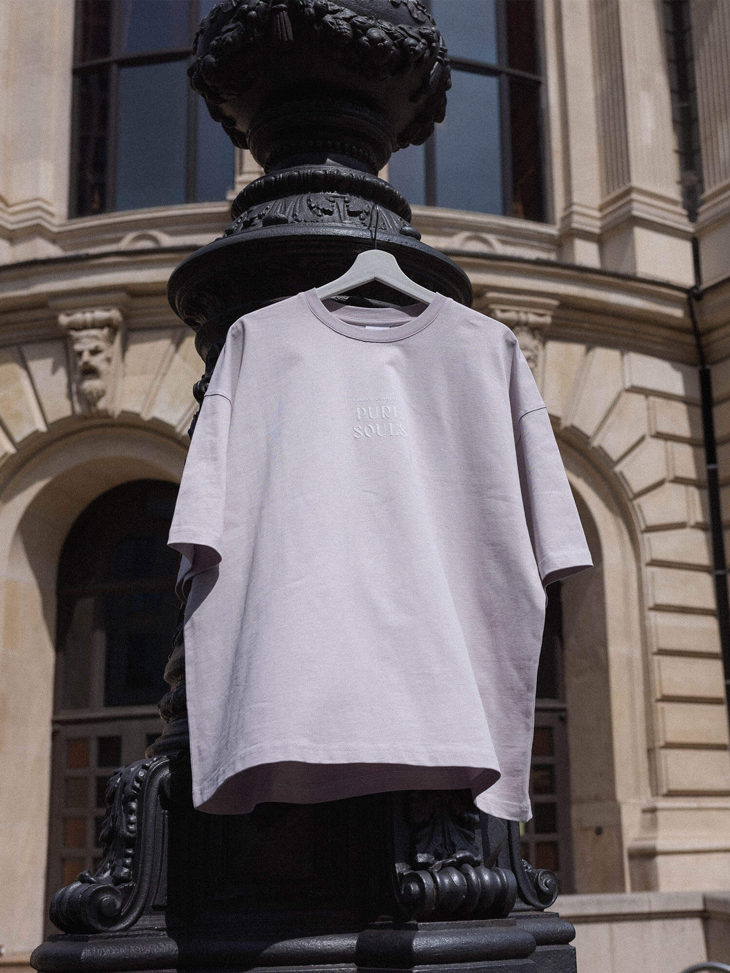 T-shirt Connect Purple von PURELEI in Lavendel, oversized Passform, 100% Baumwolle, zeitlose Leichtigkeit und urbaner Island-Spirit.