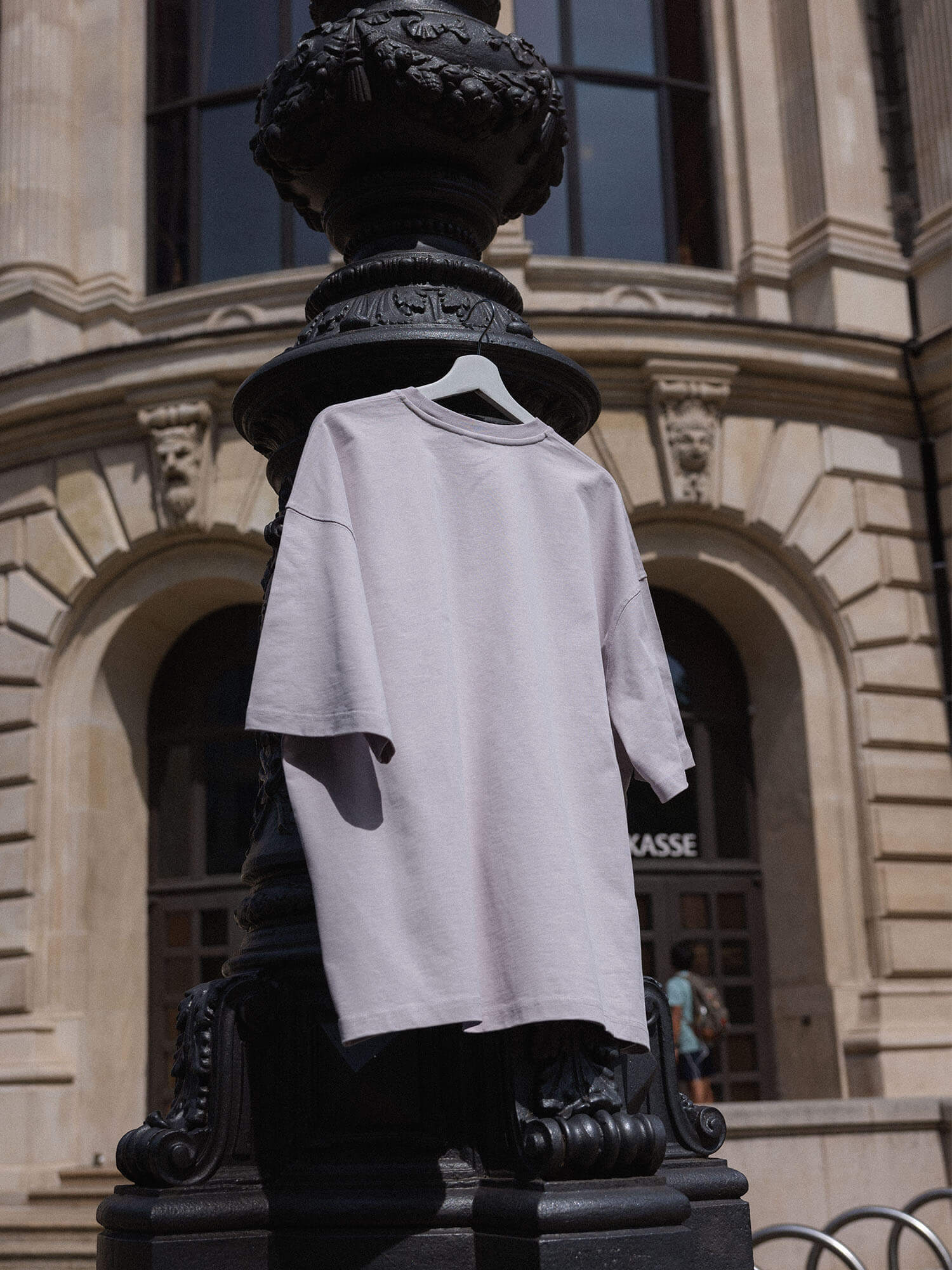 T-Shirt Connect Purple in lavendelfarbenem Baumwollstoff, oversized Schnitt, urban inszeniert, elegant und pur – PURELEI.