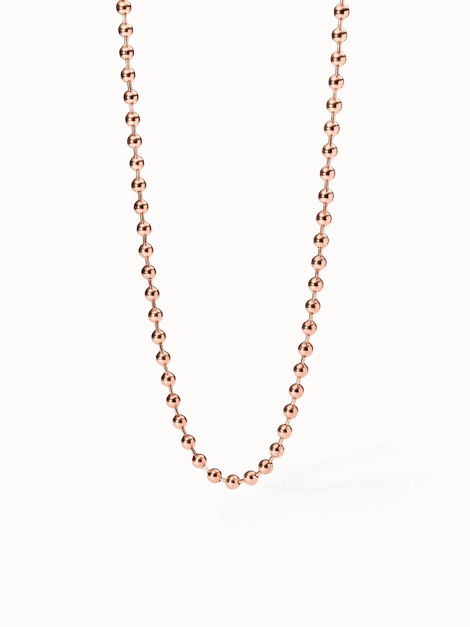 Roségoldene Perlenkette von PURELEI, elegant und zeitlos, perfekt für jeden Anlass.