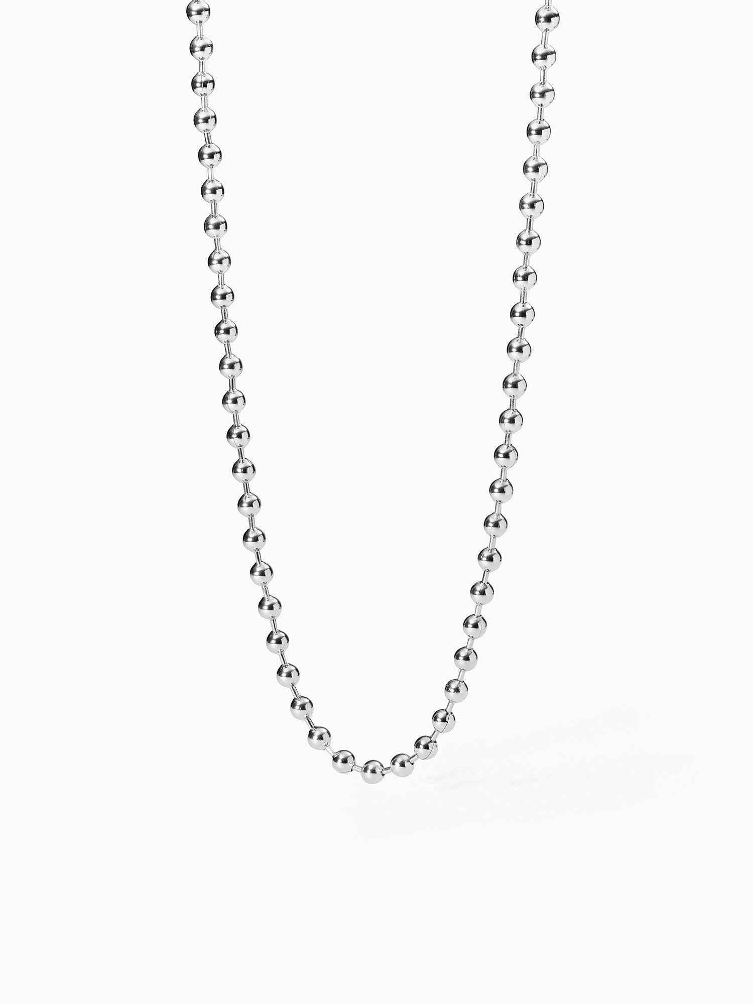 Silberne Kugelkette von PURELEI, elegant und modern, mit glänzenden Details.