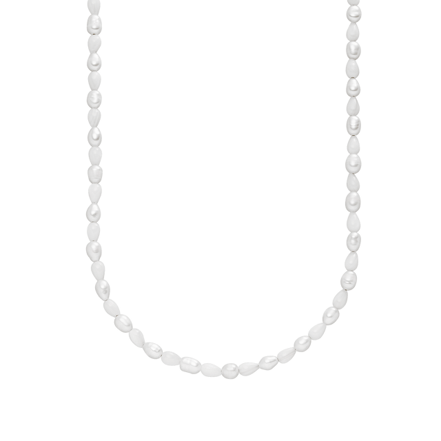 Perlenkette in Weiß von PURELEI, elegant und zeitlos, perfekt für jeden Anlass.