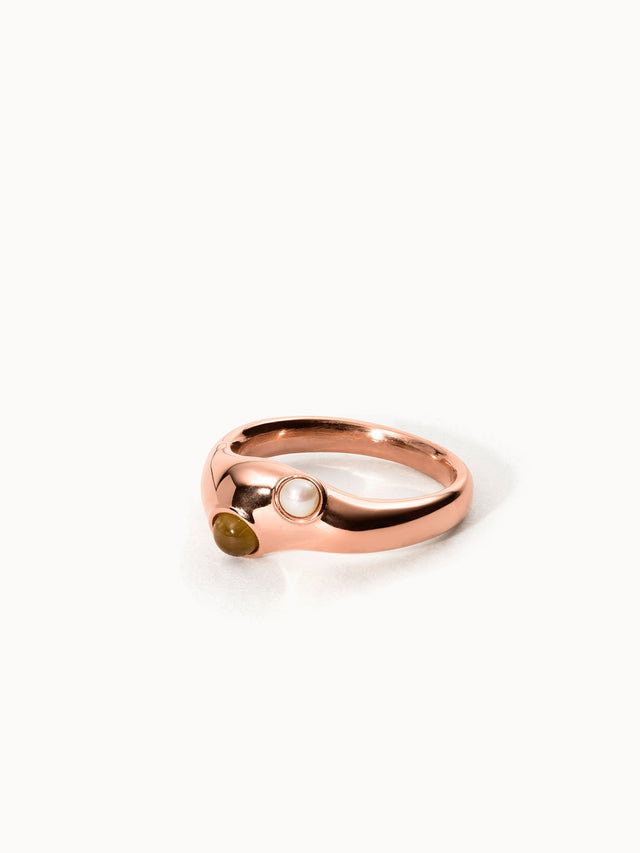 Roségoldener Ring mit Perle und grünem Stein, elegant und modern – PURELEI.