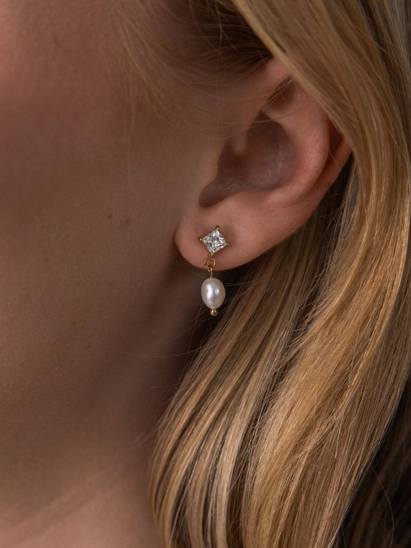 Elegant Pearl Earrings - INT PURELEI
