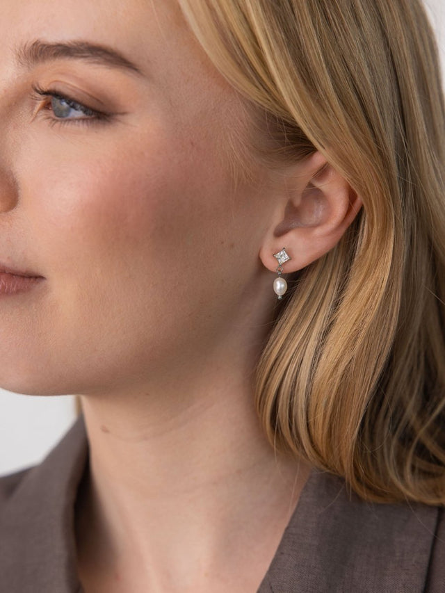 Elegant Pearl Earrings - INT PURELEI