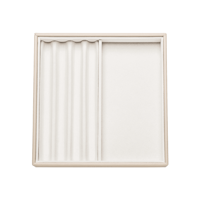 Elegante, cremefarbene Schmuckschatulle von PURELEI mit Wellenstruktur und glatter Fläche.